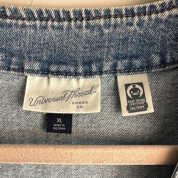 Denim Button-Up Vest - Picture 3 of 6